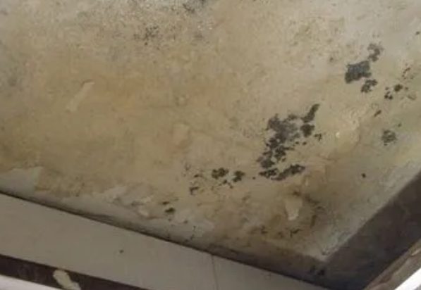 尖草坪阳台漏水维修公司分享下尖草坪卫生间渗水维修需要注意哪些问题。